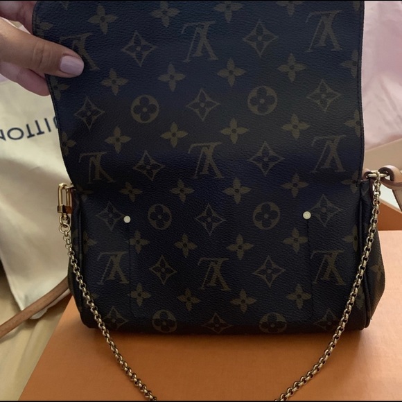 SOLD ❌ locally *PM Favorite Crossbody Clutch - Picture 2 of 8